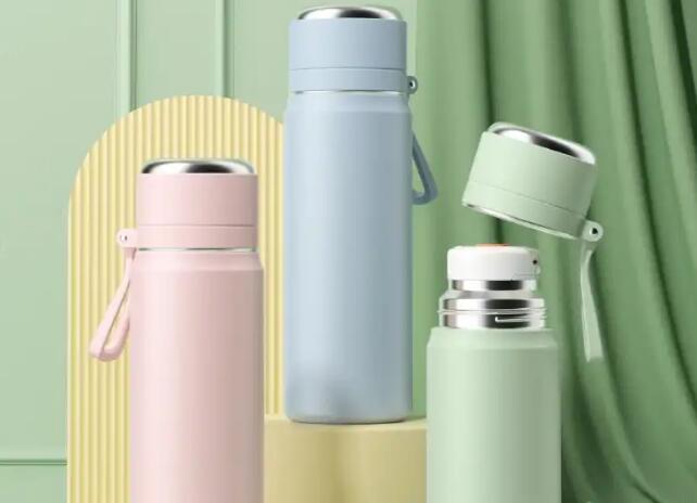 人到中年不得已 保溫杯里泡枸杞